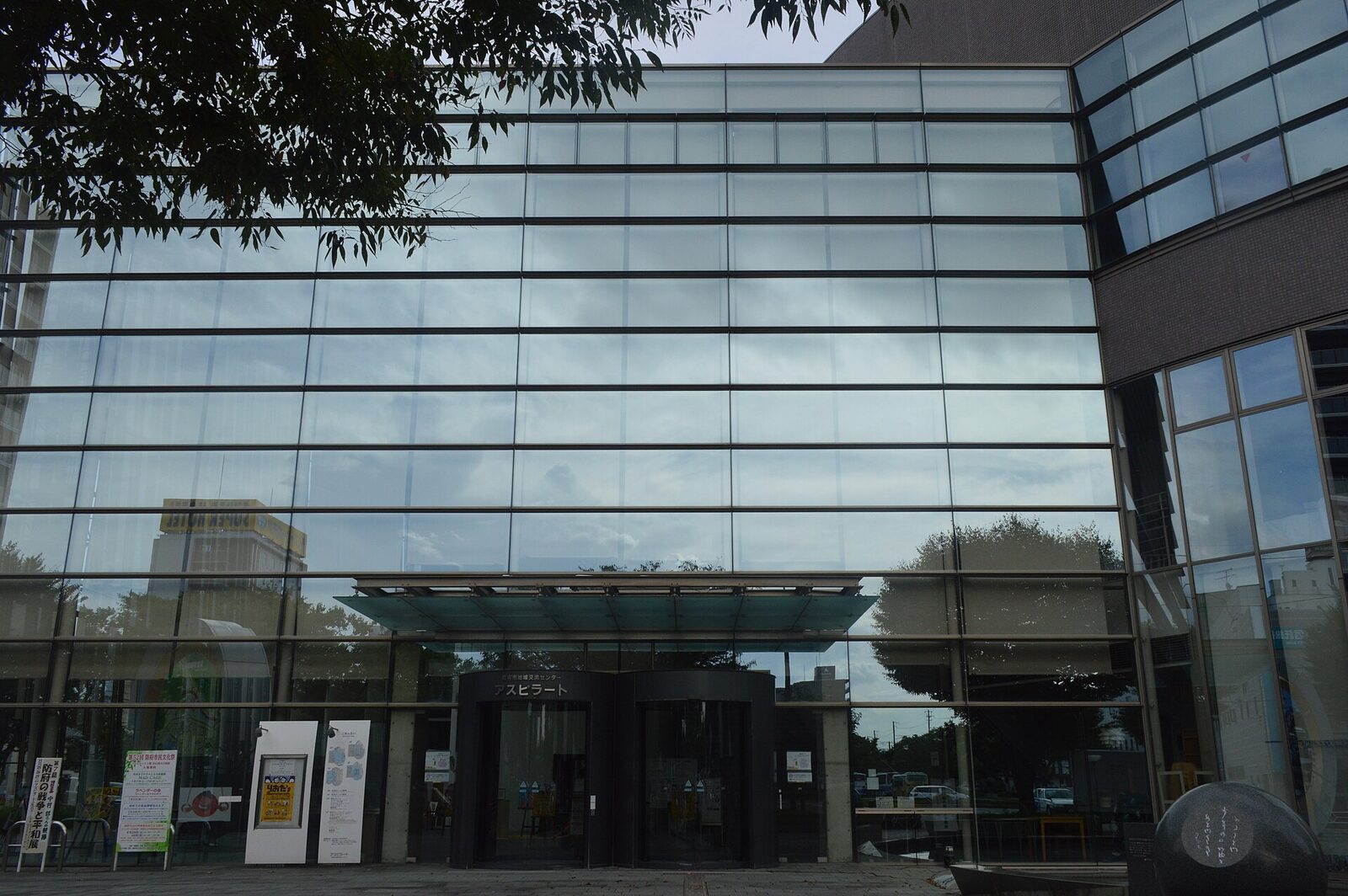 11月1日〜8日 防府市 アスピラートで海のアート展 入場無料・4日休館・1日は潮彩市場でライブ