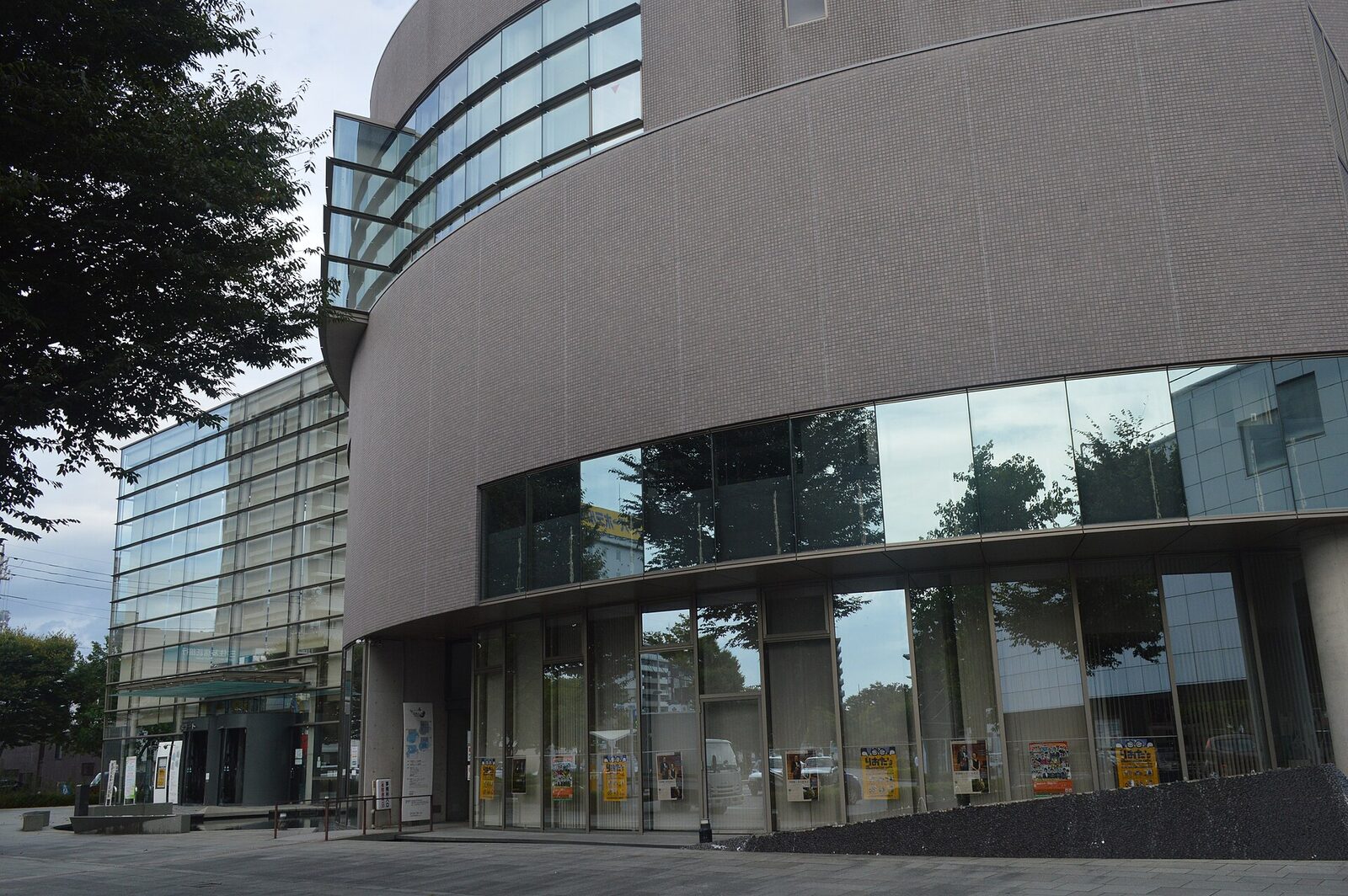 作品展の会場の防府市アスピラート（2021年8月撮影。催しの当日の写真ではありません）