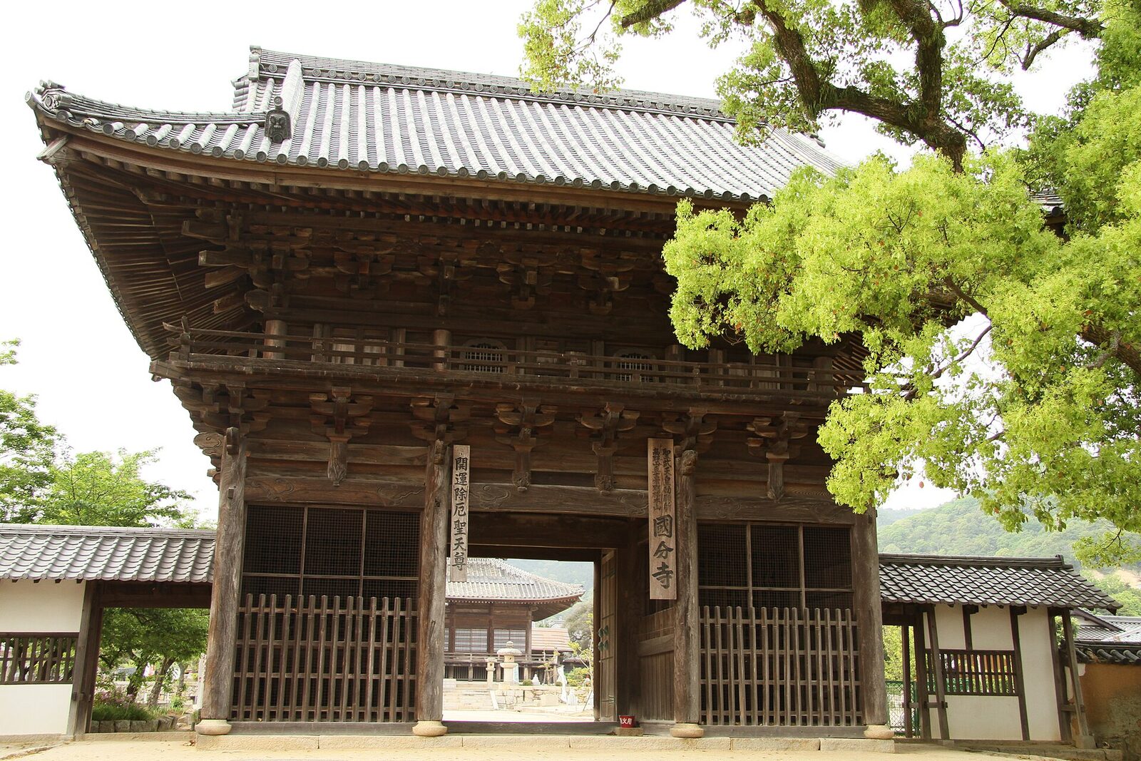 周防国分寺の仁王門